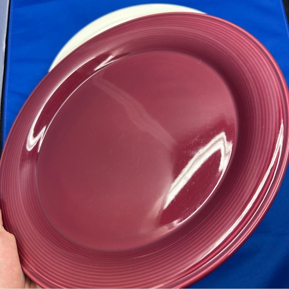 Nancy Calhoun Multicolor Dinner Plates in 4 Colors - Picture 2 of 12